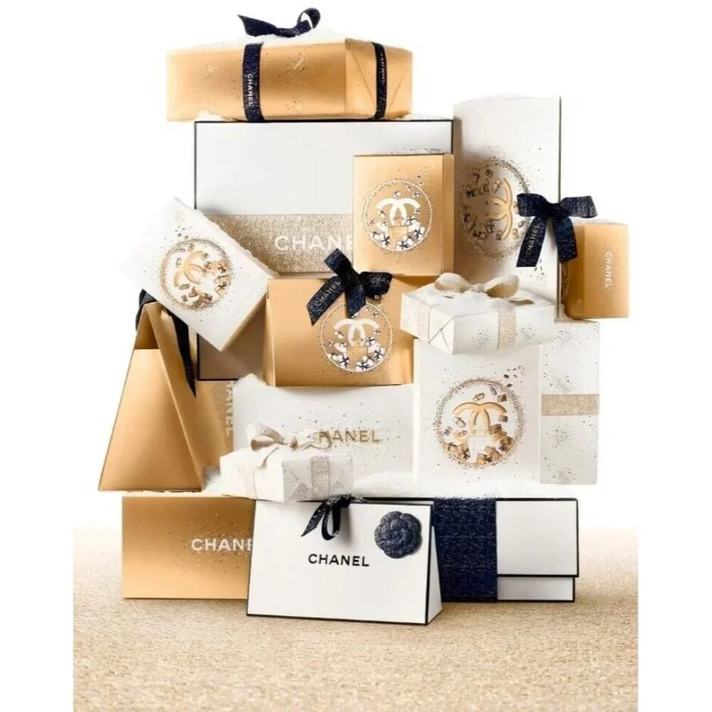 CHANEL Winter White Gold Makeup Bag Pouch 2024 Holiday Limited Edition NIB - Picture 2 of 10